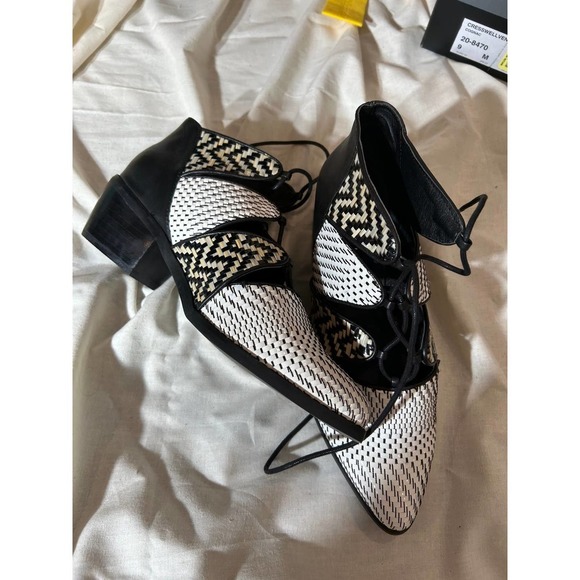 NWOT E8 Miista Cyrene lace up booties, NWOT, woven leather, 2" heel - Picture 3 of 7